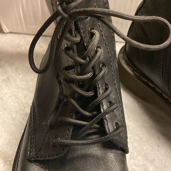 Children’s Dr.Martens UK size 1 US size 2 EU size 33 - Picture 5 of 7